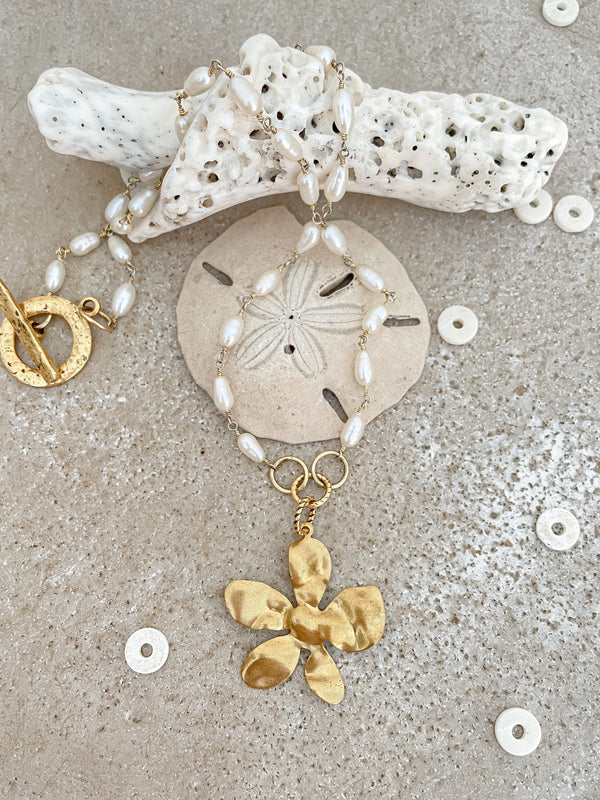 Matte Gold Flower Pendant Necklace
