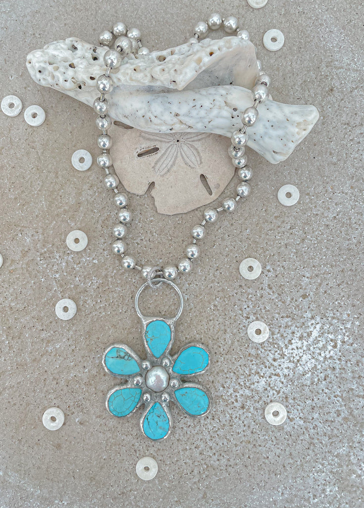 The Jeweller's Florist | Tulip Flower Necklace - 2 round Turquoise stones -  Rose Gold